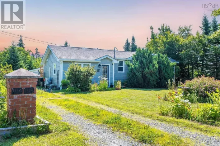 108 Club Road, Hatchet Lake