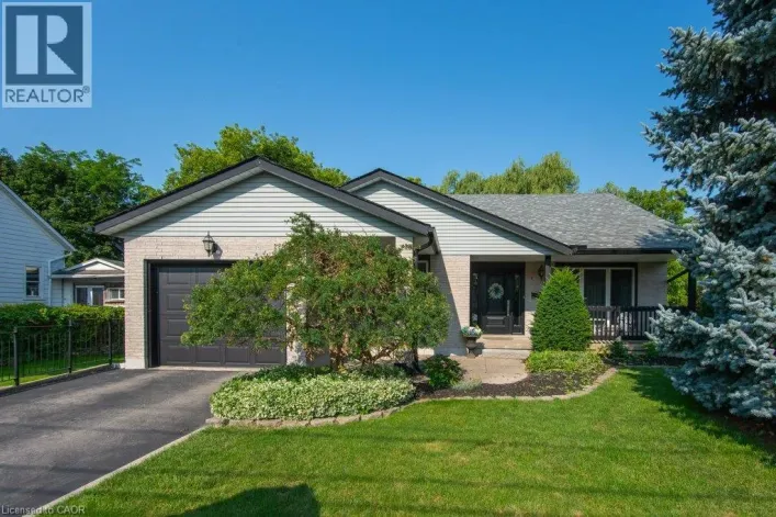 House for sale: 108 QUEENSWAY Drive, St. Jacobs