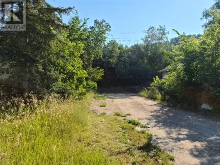 10821 101 Street, Peace River