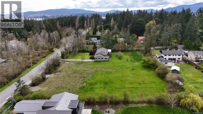 10826 Derrick Rd, North Saanich