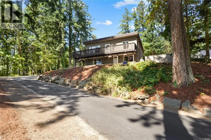 1084 Tatlow Rd, North Saanich