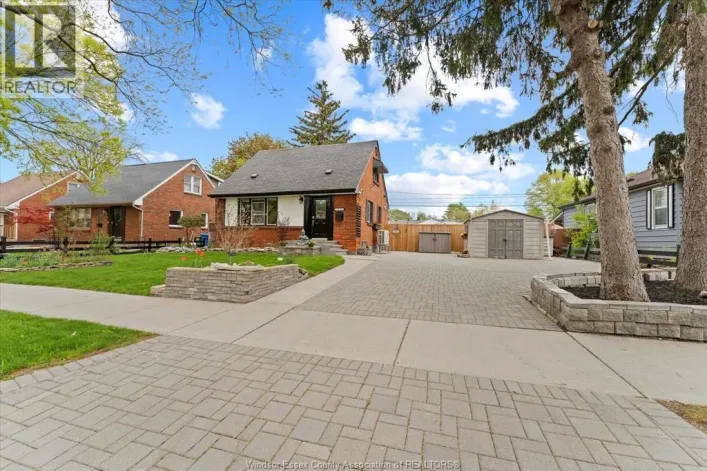 1086 VILLAIRE AVENUE, Windsor