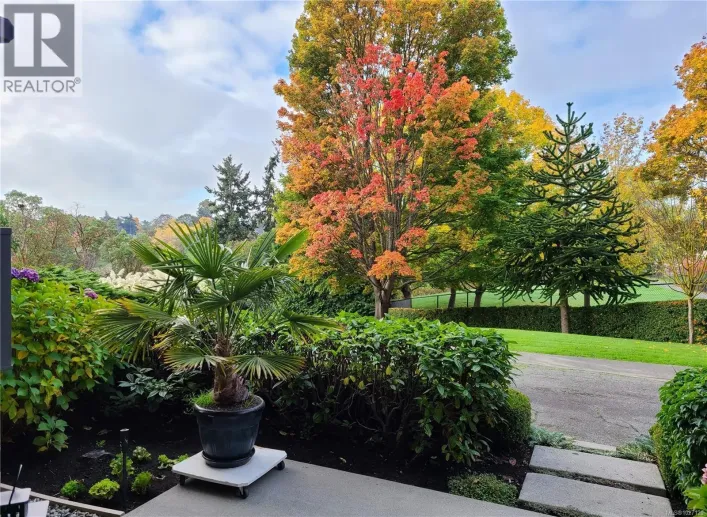 109 105 Gorge Rd E, Victoria