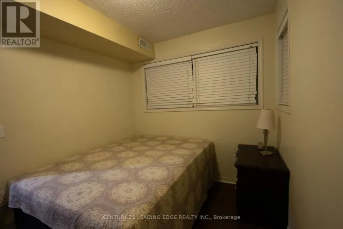 Apartment for rent: 109 - 111 BRISTOL ROAD, Mississauga