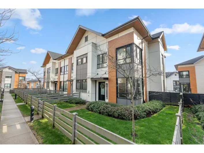 109 15111 EDMUND DRIVE, Surrey