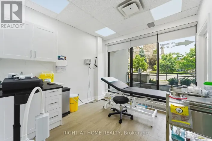 109 - 235 ST CLAIR AVENUE W, Toronto