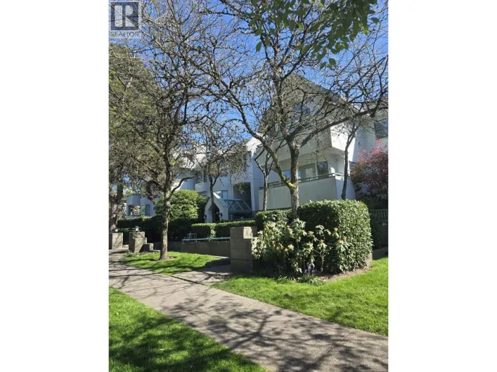 109 5250 VICTORY STREET, Burnaby