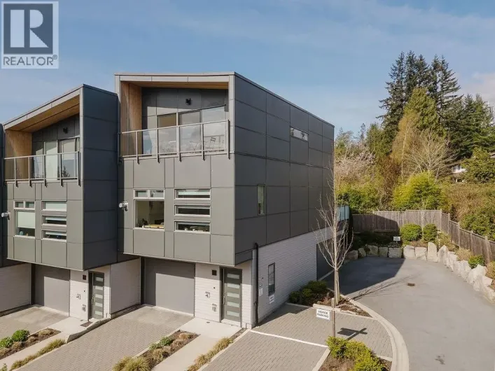 109 736 GIBSONS WAY, Gibsons