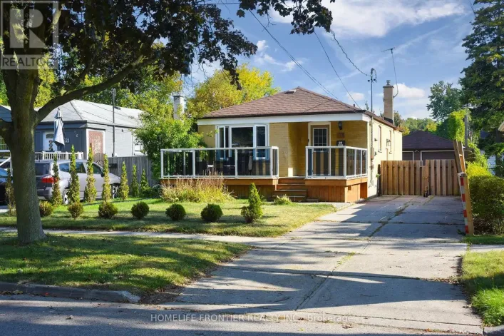 109 DARLINGSIDE DRIVE, Toronto