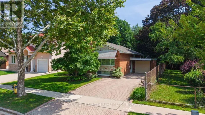 109 WINCOTT DRIVE, Toronto