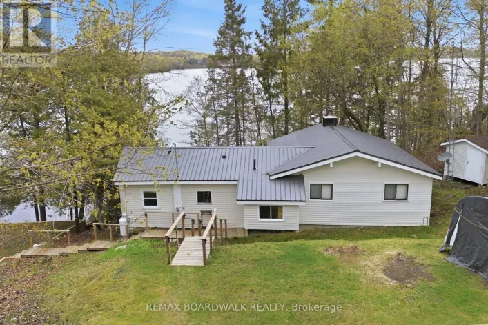 1091 BIG CLEAR LANE, Frontenac