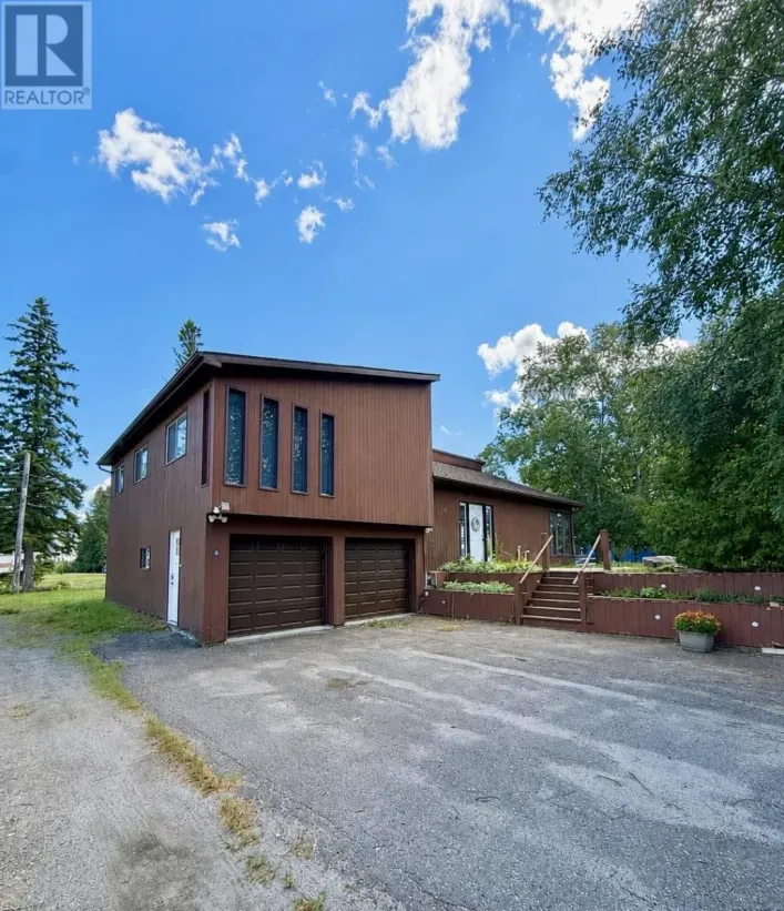109-111 Hillcrest RD, Longlac