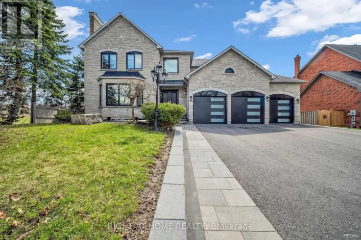 1092 STONEHAVEN AVENUE, Newmarket