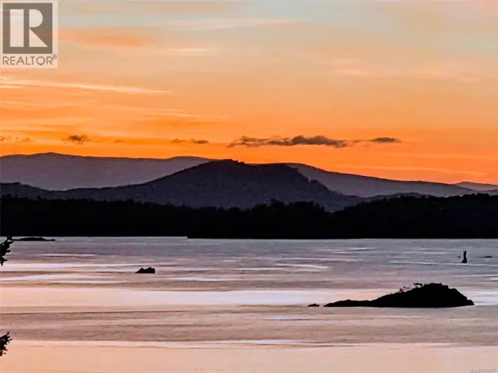 10930 Fernie Wynd Rd, North Saanich