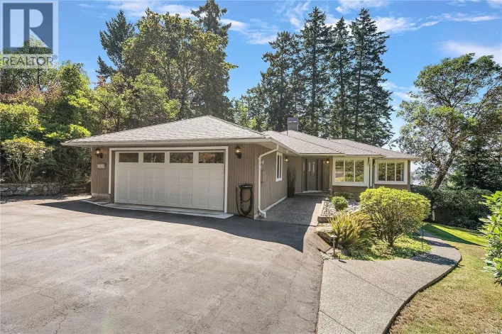 House for sale: 10938 Prentice Pl, North Saanich