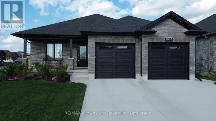 1095 KINCAID STREET W, North Perth