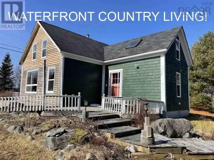 1095 New Harbour Lundy Road, Larry's River
