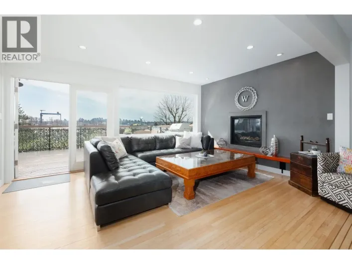 1095 W KEITH ROAD, North Vancouver