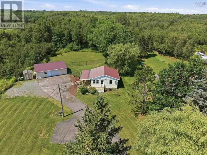1096 Highway 2, Hilden