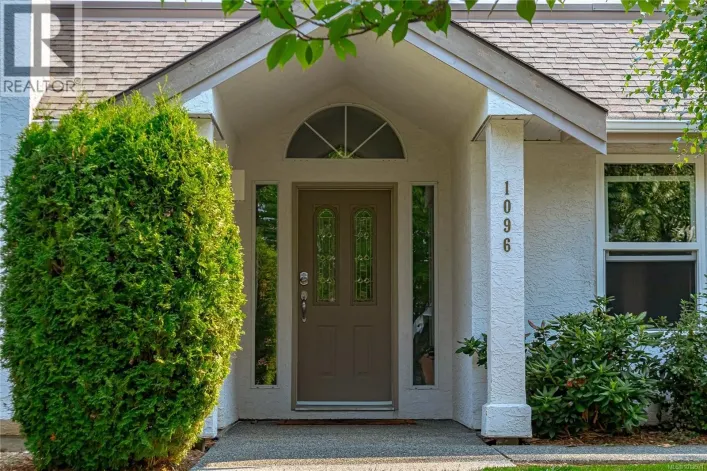 1096 Valewood Trail, Saanich