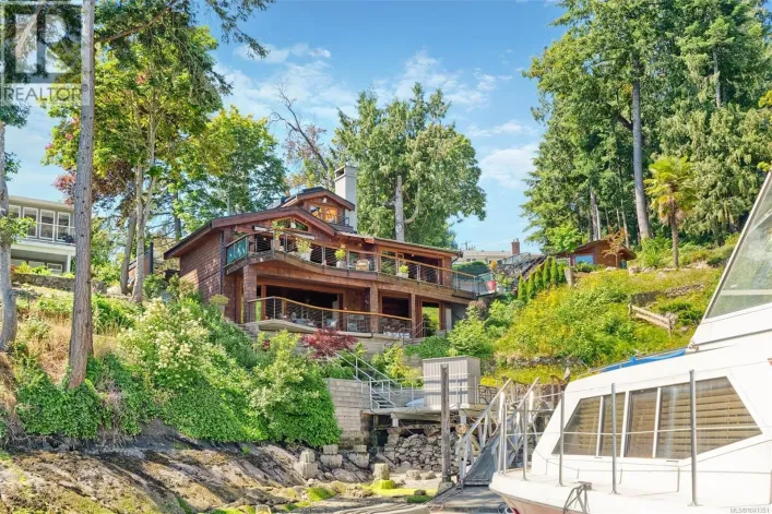 10968 Madrona Dr, North Saanich