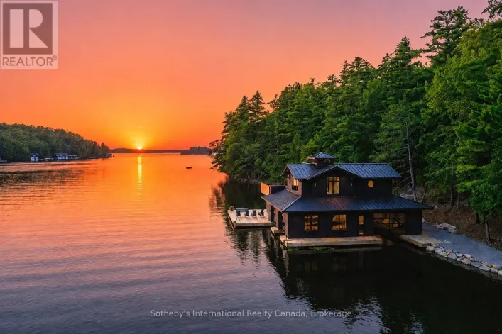 1097 ARMSTRONG POINT ROAD, Muskoka Lakes