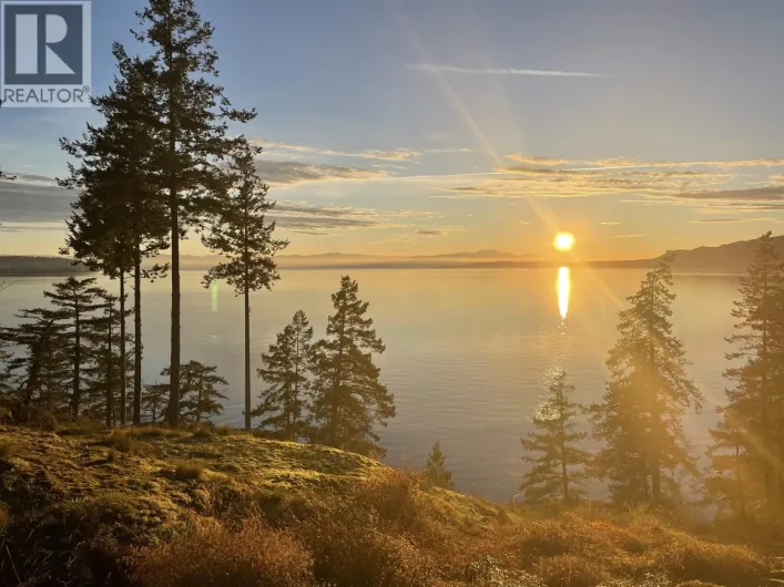 10991- 10993 SUNSHINE COAST HIGHWAY, Halfmoon Bay