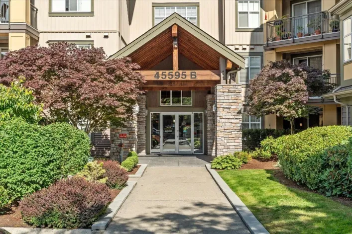 109B 45595 TAMIHI WAY|Garrison Crossing, Chilliwack
