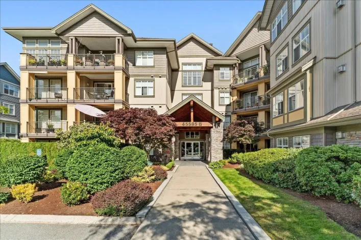 109B 45595 TAMIHI WAY|Garrison Crossing, Chilliwack