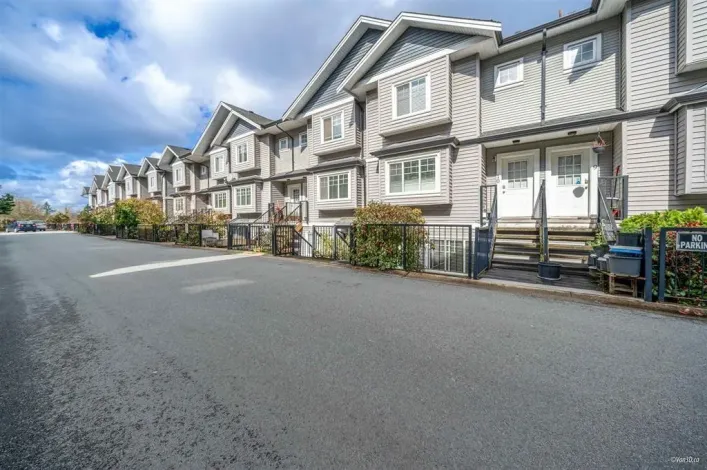 Row / Townhouse for sale: 11 11255 132 STREET, Surrey