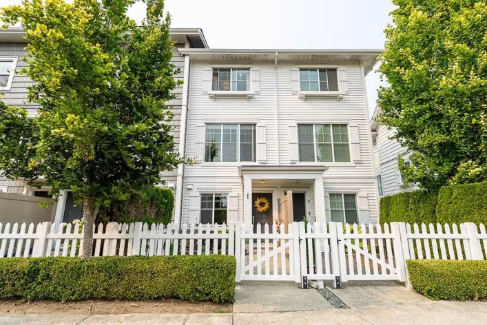 11 16228 16 AVENUE, Surrey