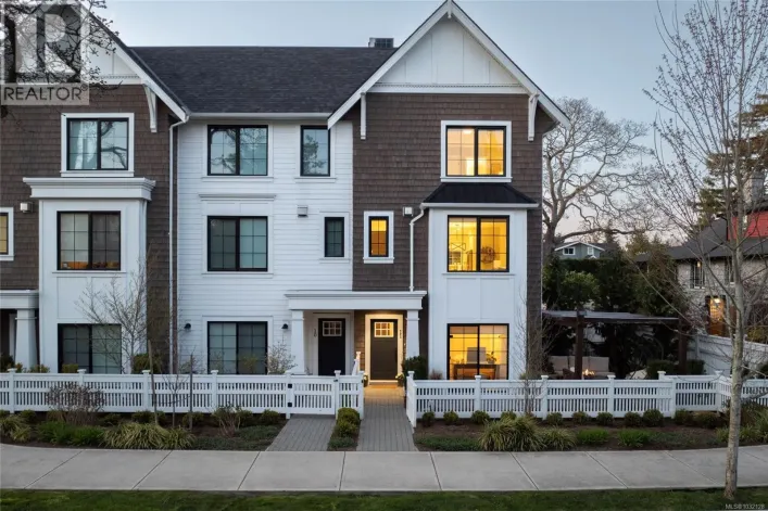 11 1810 Kings Rd, Saanich