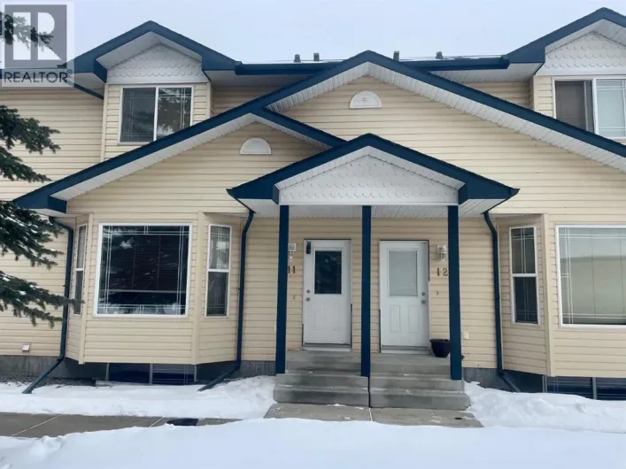 11, 2 Hinshaw Drive, Sylvan Lake