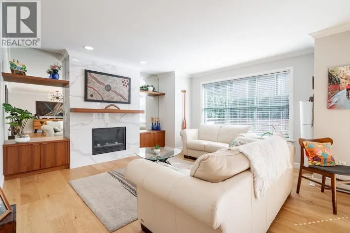 11 229 E 8TH STREET, North Vancouver