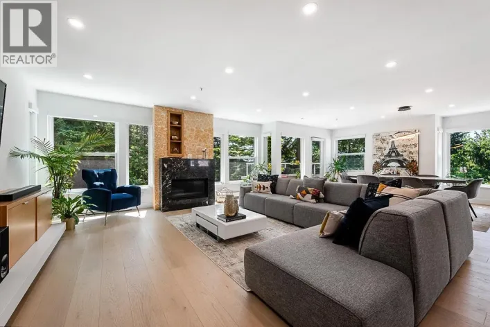 11 2425 EDGEMONT BOULEVARD, North Vancouver