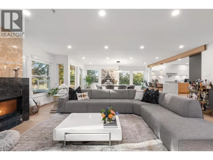 11 2425 EDGEMONT BOULEVARD, North Vancouver