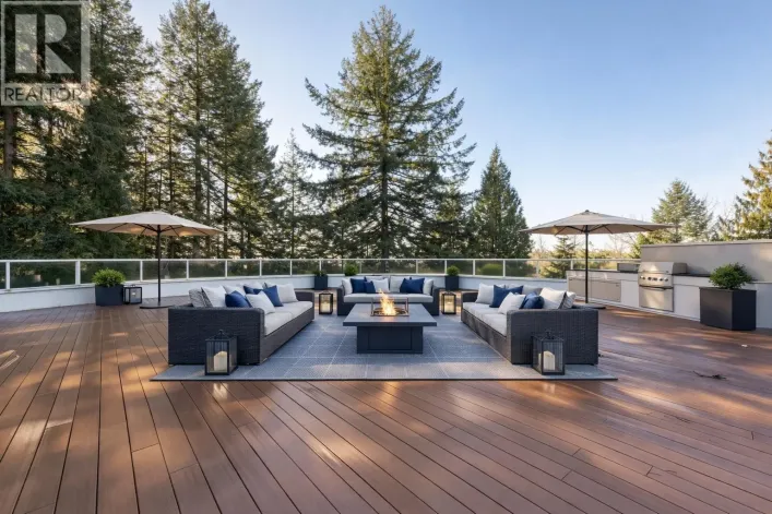 11 2425 EDGEMONT BOULEVARD, North Vancouver