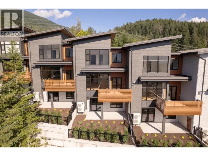 11 3407 MAMQUAM ROAD, Squamish