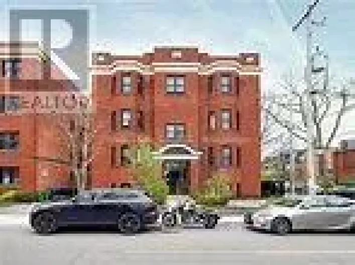 11 - 38 BARTON AVENUE, Toronto