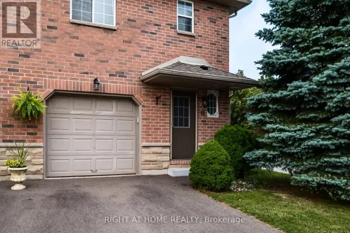 11 - 39 PINEWOODS DRIVE, Hamilton