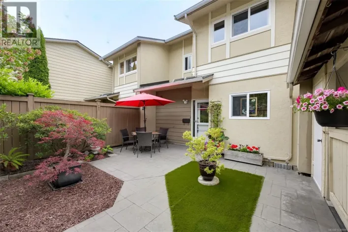 11 3981 Nelthorpe St, Saanich