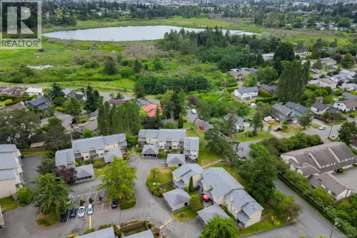 11 3981 Nelthorpe St, Saanich