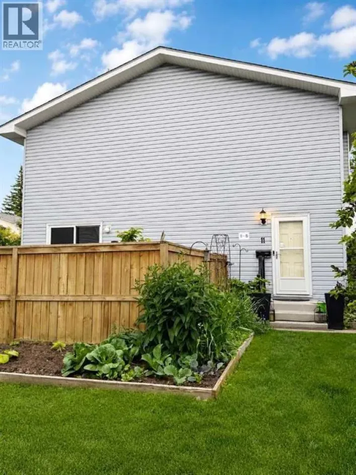 11, 4810 40 Avenue SW, Calgary