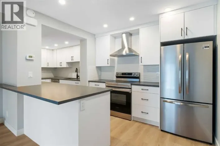 11, 4915 45 Street SW, Calgary