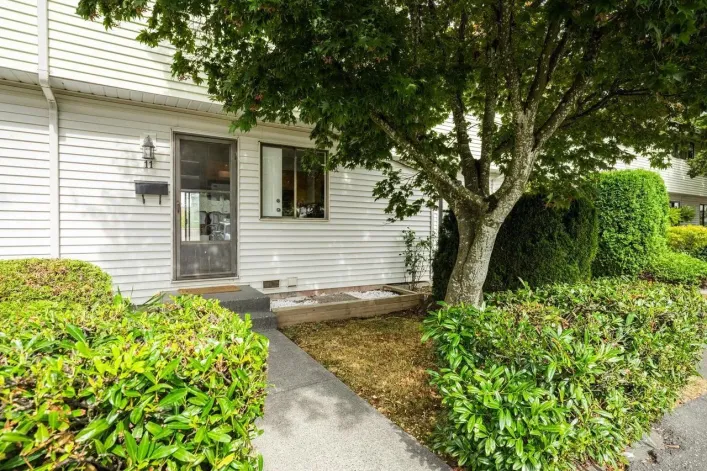 Row / Townhouse for sale: 11 5351 200 STREET, Langley