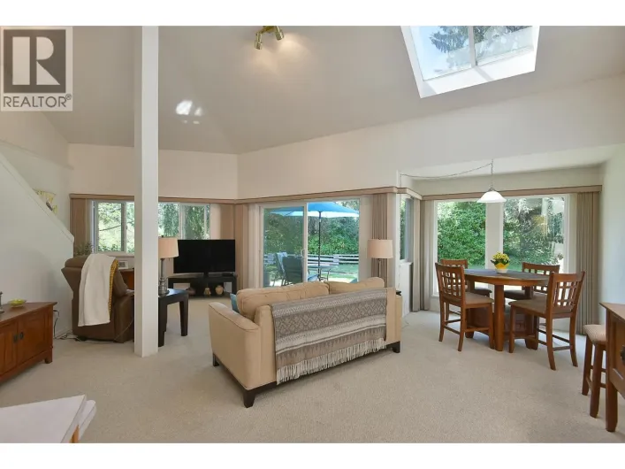 11 5761 WHARF AVENUE, Sechelt