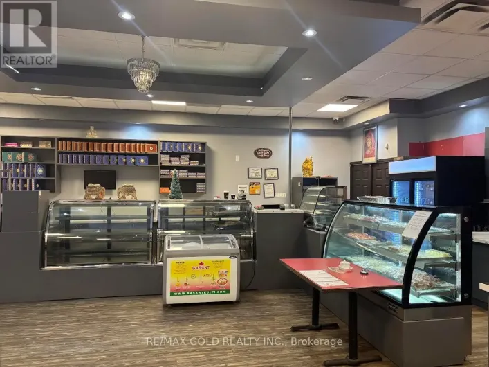 11 - 8 STRATHEARN AVENUE, Brampton