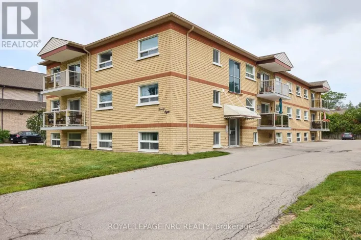 11 - 98 WOODLAWN ROAD, Welland
