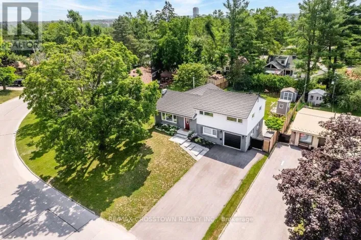 11 CASTLE DRIVE, Barrie