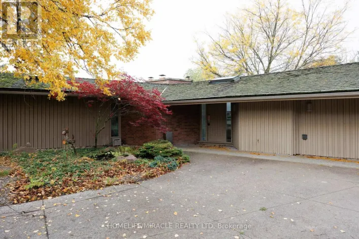 11 CHAMPLAIN CRESCENT, King